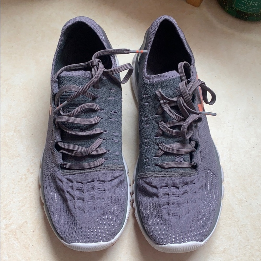 Under Armour women’s 11 flyknit shoes